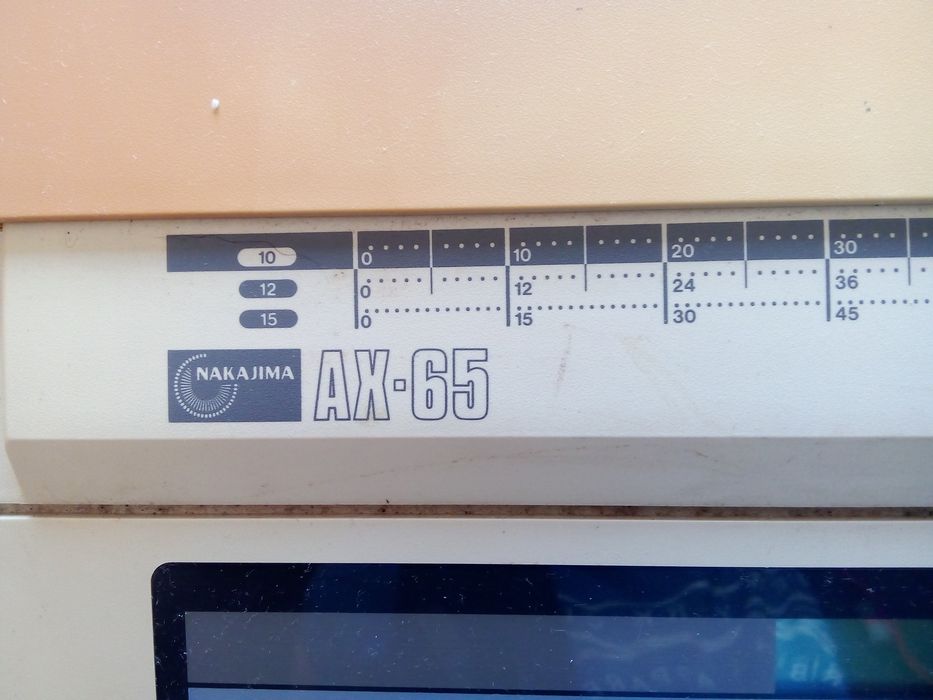 Máquina de escrever eléctrica, em bom estado.