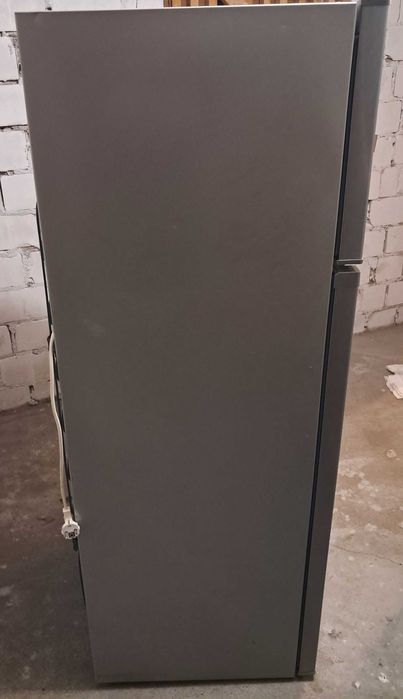 Lodówka Amica srebrna 144×54×55