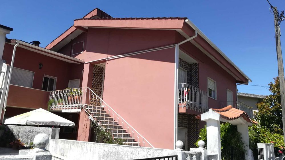 Fachadas com ETICS (Capotto) em Aglomerado Negro de Cortiça Expandida