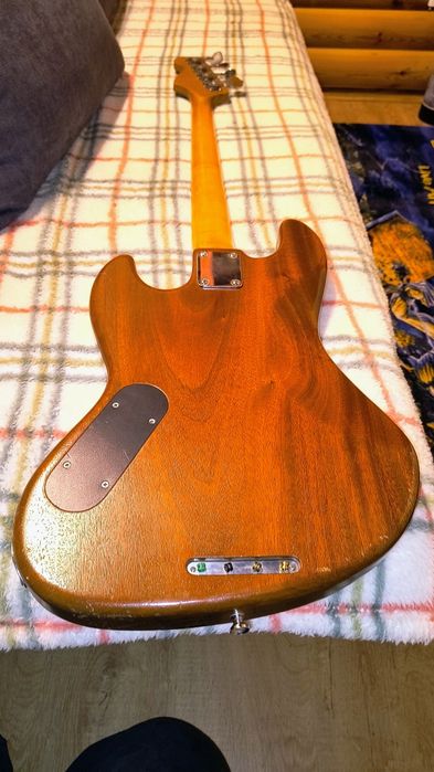 Gitara basowa fretless