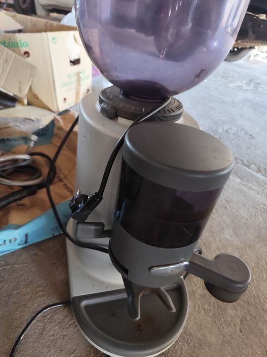 Máquina de café e moinho
