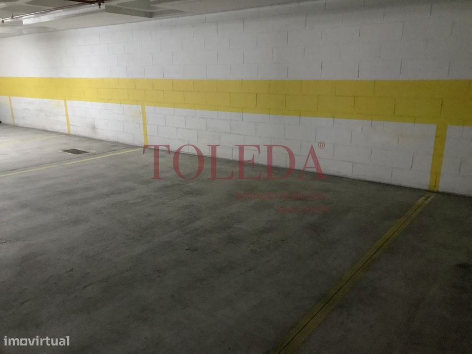 Parqueamento com 26m2 próximo do Aeroporto