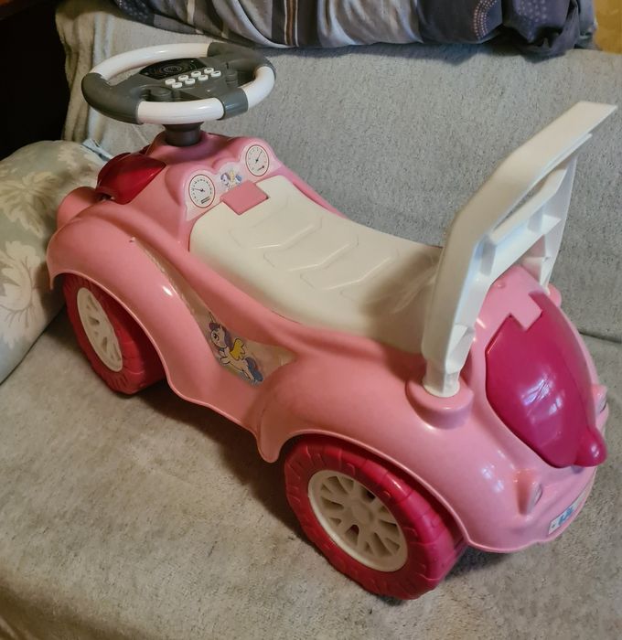 Продам машинку-толокар