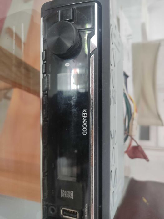 Rádio Kenwood para carro. Com colunas
