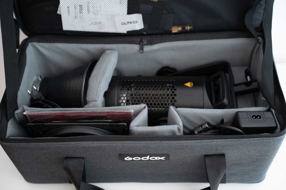 Godox SL150R RGB – Luz LED Profissional com mala e acessórios
