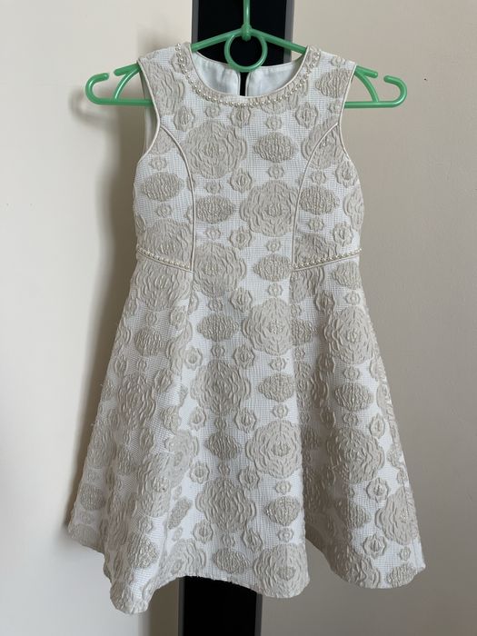 Плаття сукня святкова нарядна світла беж пишна 6 7 8 років