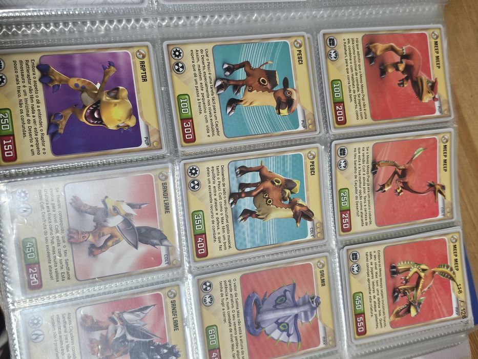 Álbum e cartas Invizimals