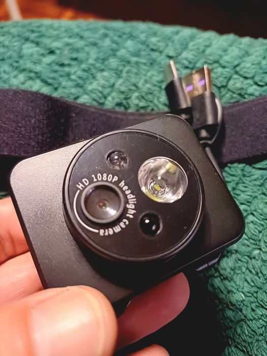 Câmara Full HD 1080p com Luz – Ideal para Bicicleta, Capacete ou Traba