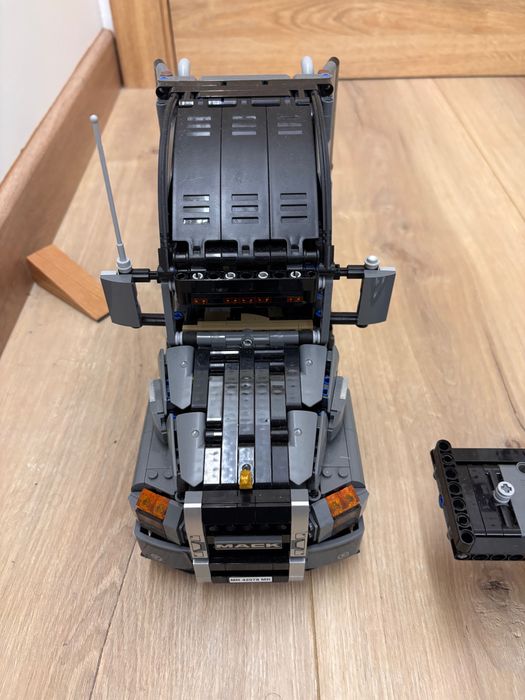 Lego technic Mack Anthem