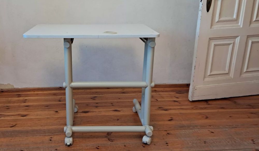 Funkcjonalne biurko.