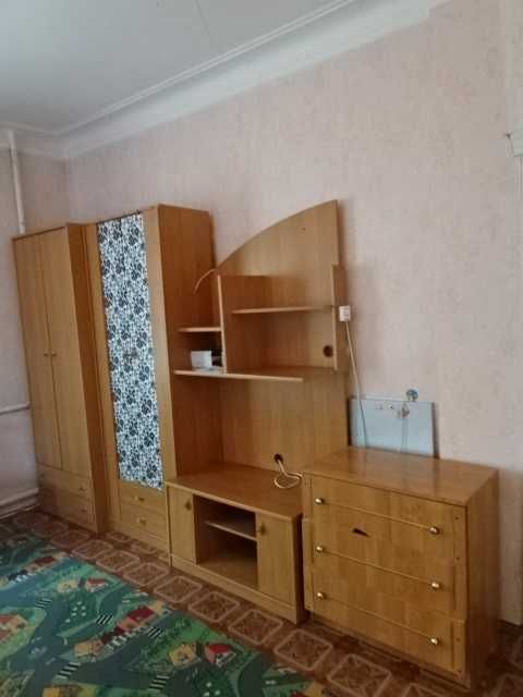 Изюмская, без хозяев отдельная комната, метро Демеевская центр Печерск