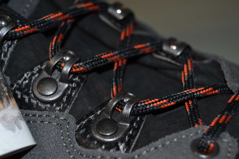 LOWA-треккинговые ботинки (оригинал)Новые!