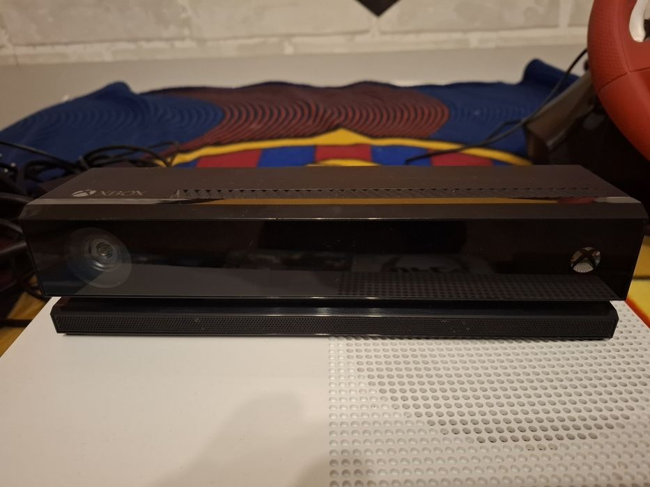 Xbox One S  50+gier minecraft , just dance , kinect , pady, kierownica