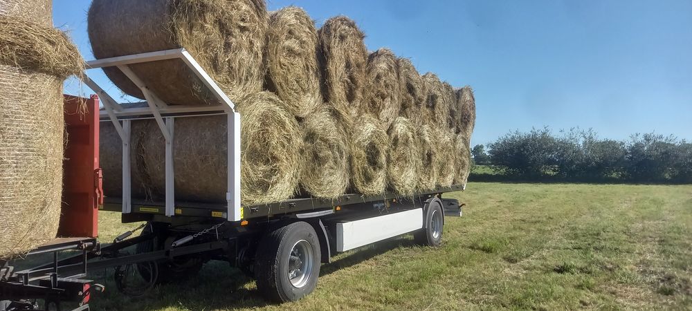 Przyczepa do bel lub skrzyniopalet