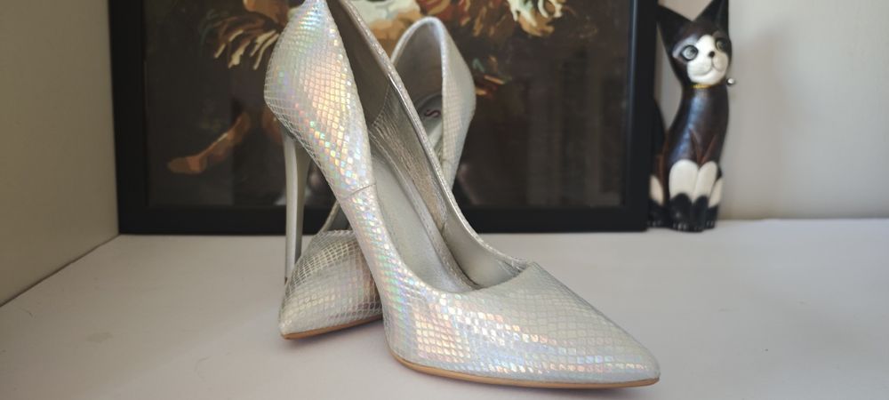 Buty na obcasie.