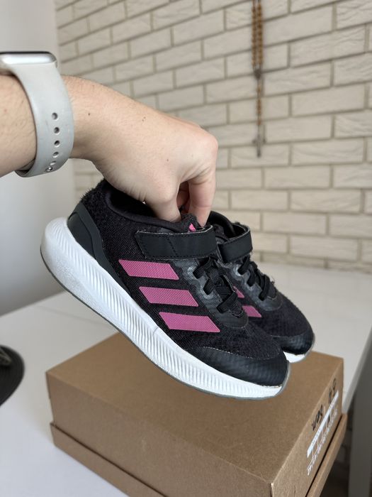 Кросівки adidas для дівчинки