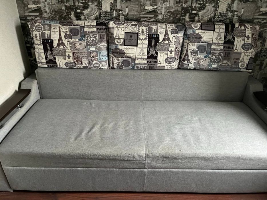 Диван спальний сірий