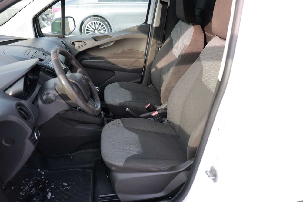 Wynajem dostawczaka blaszaka Ford Transit Courier