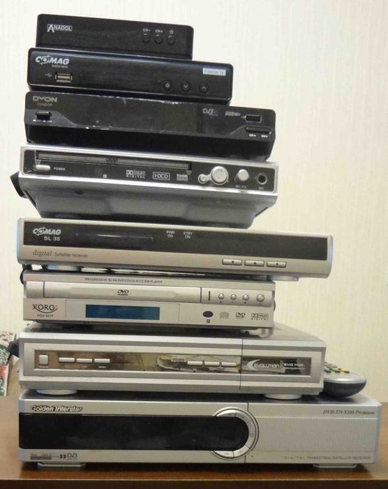 Спутниковые ресиверы, тюнера, DVD, 8 штук