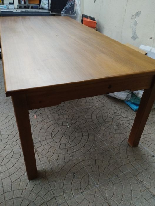 Mesa de jantar em pinho mel
