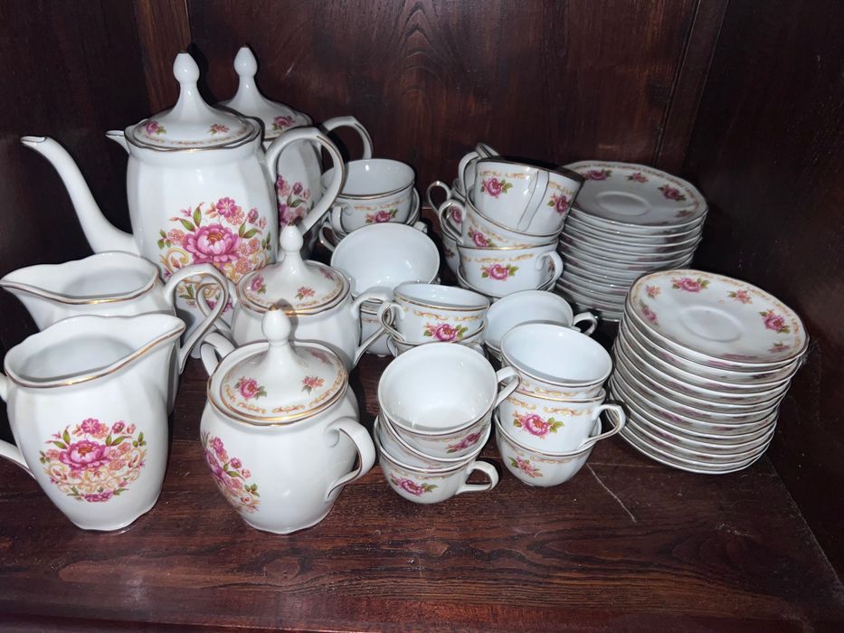Conjunto Antigo de Chá/Café Porcelana SP Coimbra 52 peças