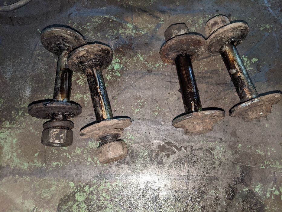 Бовт розвальний з гайкою та шайбами Кіа Соренто 2002-2008 р.в.