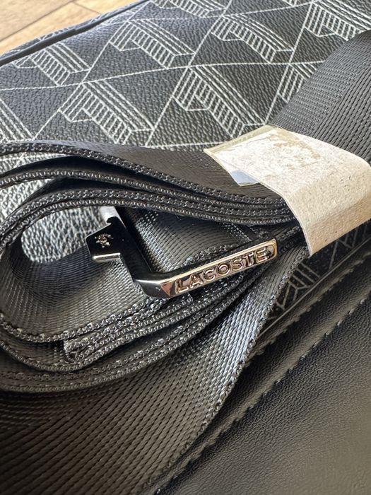 Bolsa Lacoste.