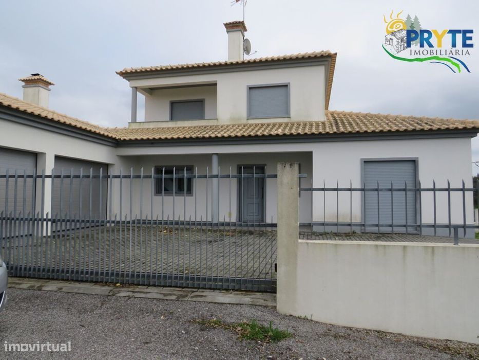Moradia de tipologia T3 situada perto da Vila da Sertã