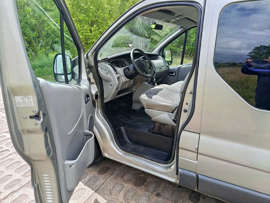 Opel Vivaro Long 9 Osobowe Rok 2010