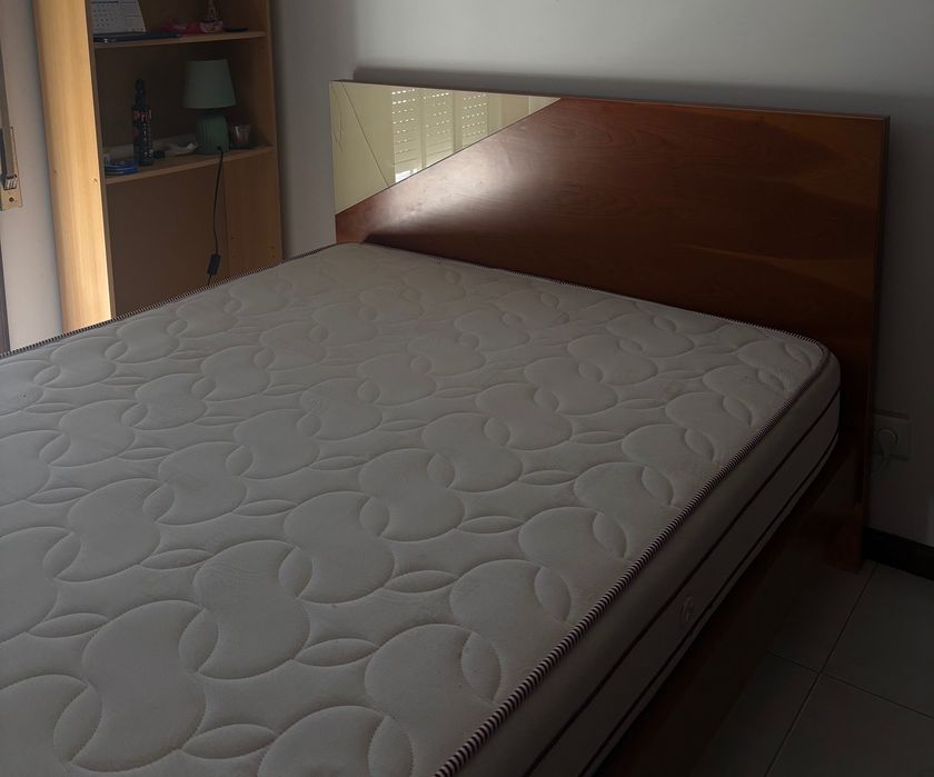 Cama de Casal mais colchão
