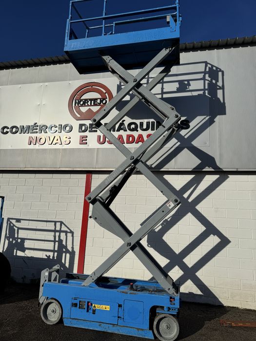 Plataformas Elevatórias Tesoura Elétricas 8 mts (usada)