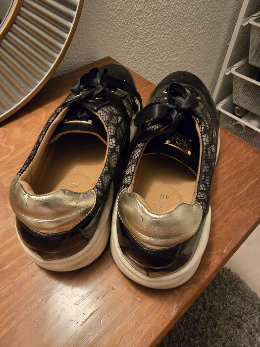 Tenis Cavalinho 40 preto e dourado