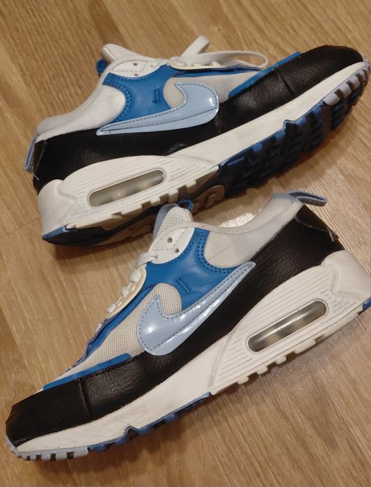 Nike Air Max 90 Futura rozmiar 38,5

Długość wkładki 23,5 cm.