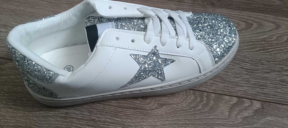 Buty sportowe damskie