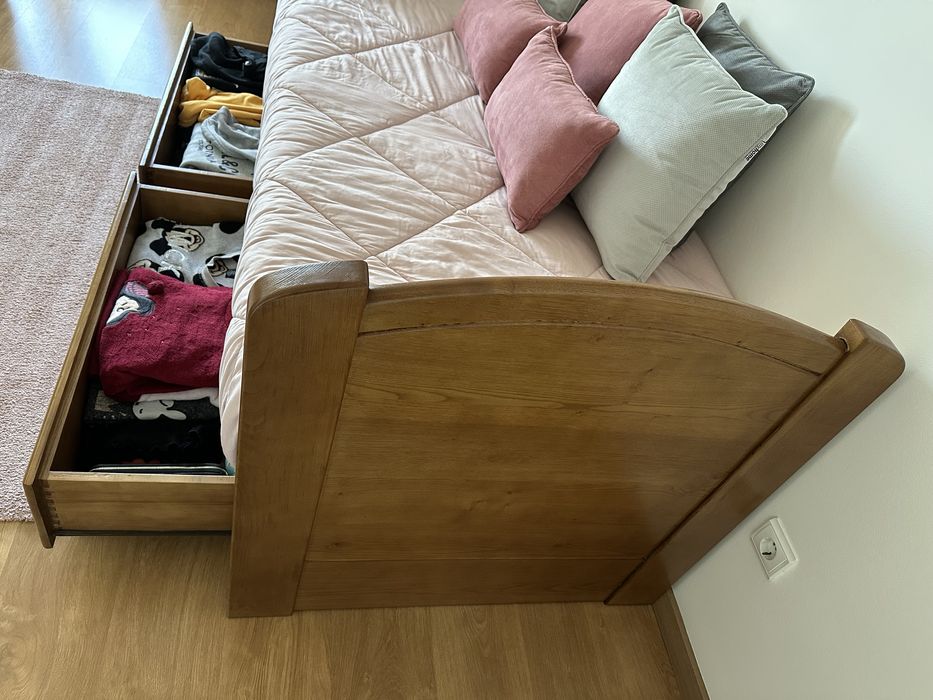 Cama de solteiro e armario em carvalho maciço
