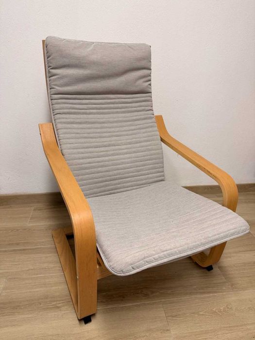 Poltrona de baloiço POÄNG