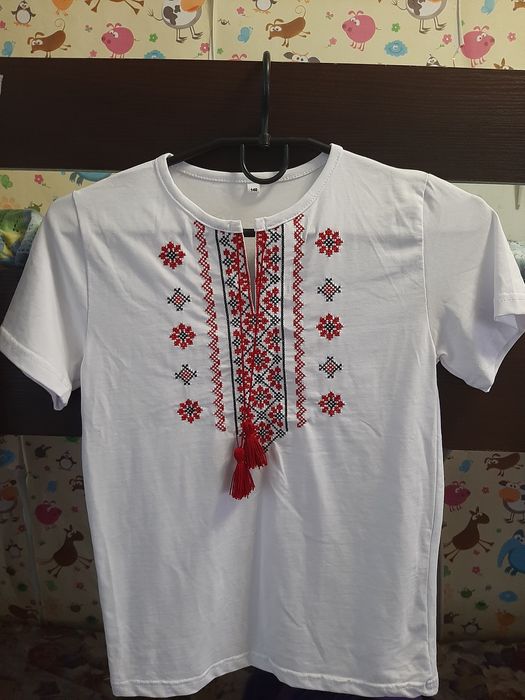 Продам вишиванку 140 розмір