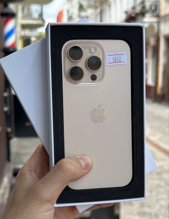 Apple iPhone 16 Pro 256gb Natural Desert 512гб Black Neverlock в ідеалі 92-97-100% акум