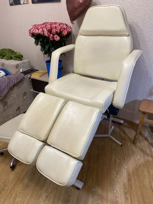 Срочно!!!Крісло-кушетка для педикюру , масажу