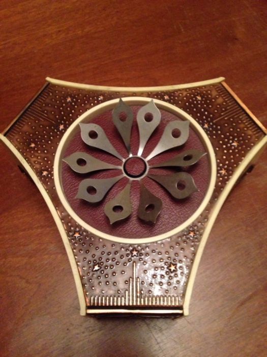 Музыкальная подставка под бутылку