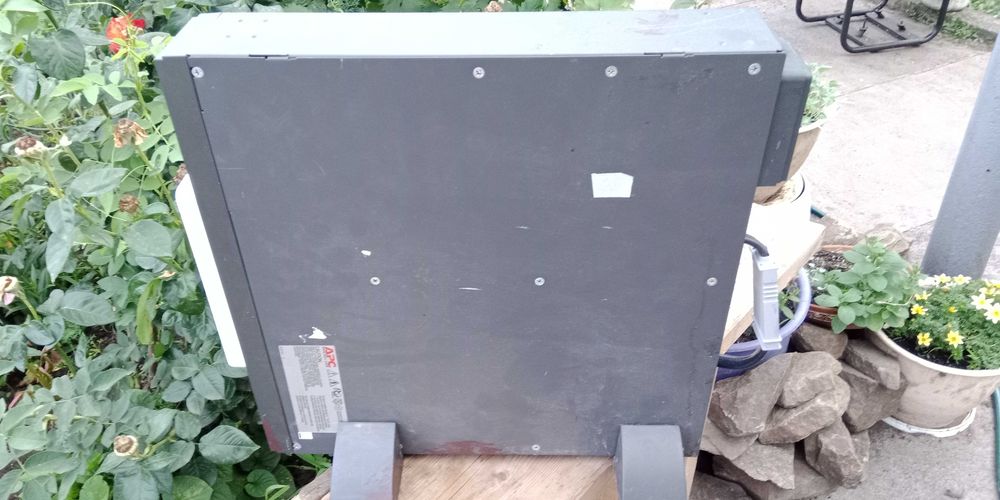 Бесперебойник  APC 1500 va