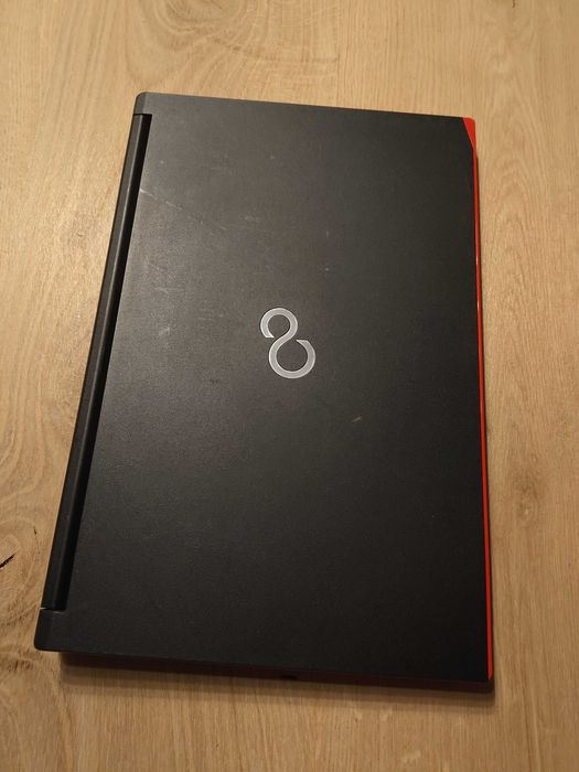 Fujitsu Lifebook E557 i5 7th