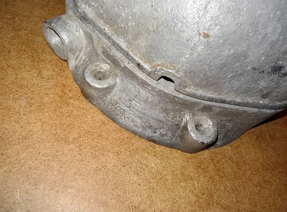 Dekiel pokrywa rozrządu silnika Ural M61