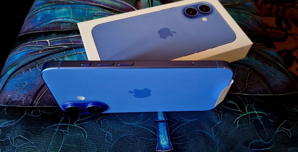 Smartfon Apple iPhone 16  256 GB Ultramaryna