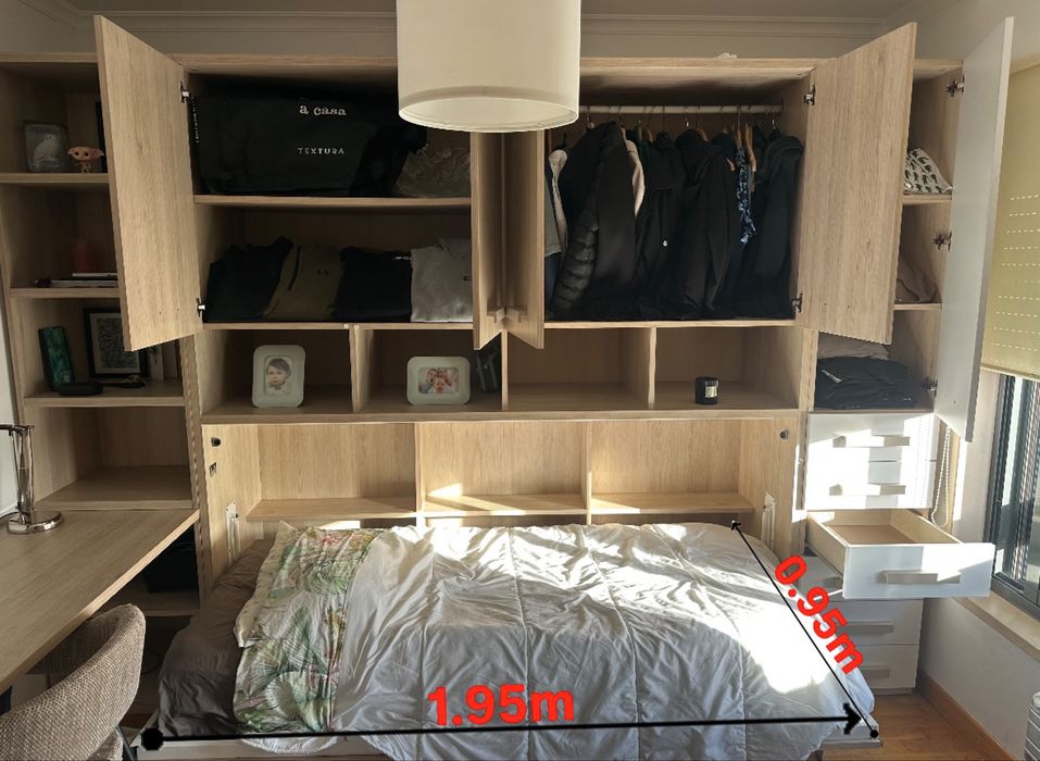 Móvel Multifuncional: Cama Desdobrável, Secretária, Armários e Gavetas