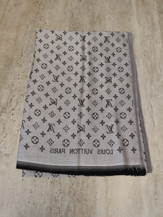Szal Louis Vuitton.