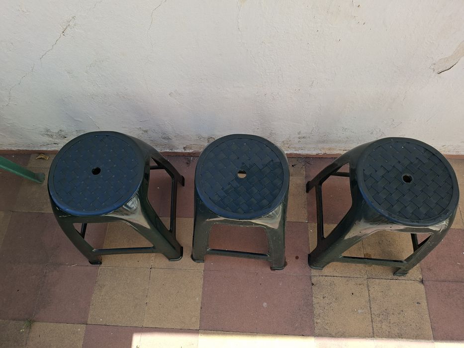 3 Bancos de Plástico Verdes – Exterior/Jardim – Conjunto