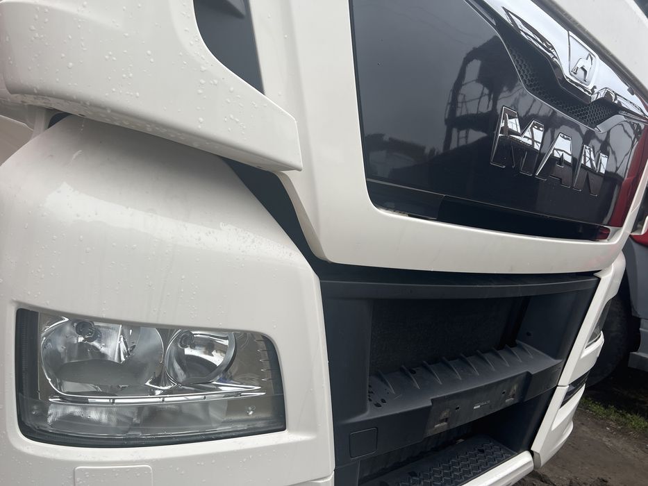 Фара на Daf XF 105 HELA