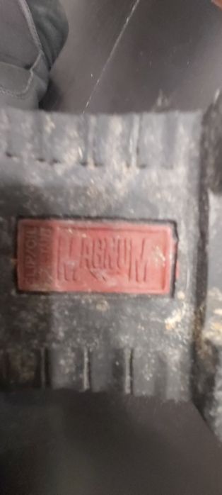 Botas magnum  praticamente novas 42