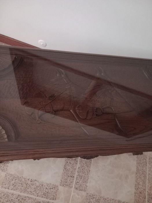 Mesa de centro com trabalhado (antigo)